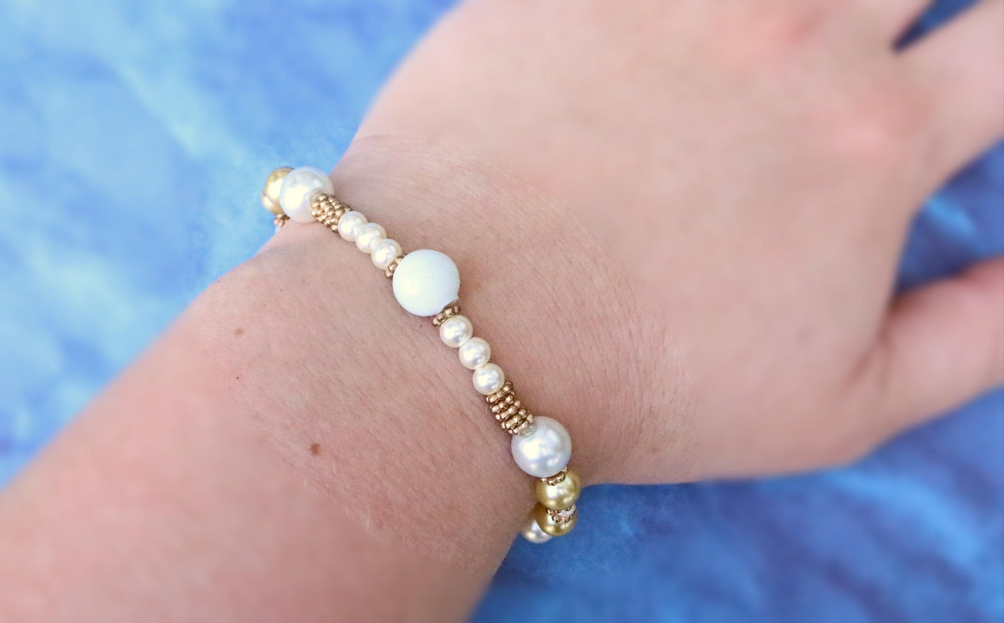 Make a Splash - Golden and White Mermaid's Delight Glass Bracelet - Monkeysmojo