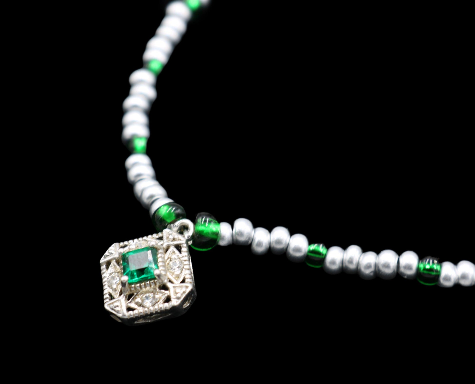 Get Down on This Abby Edwardian Style Emerald Green / Silver Toned Charm - Silver and Green Bracelet - Monkeysmojo